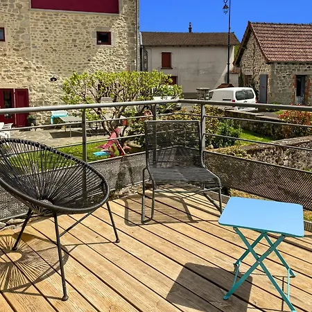 En Pierre Renove - Cantal Authentique Pers