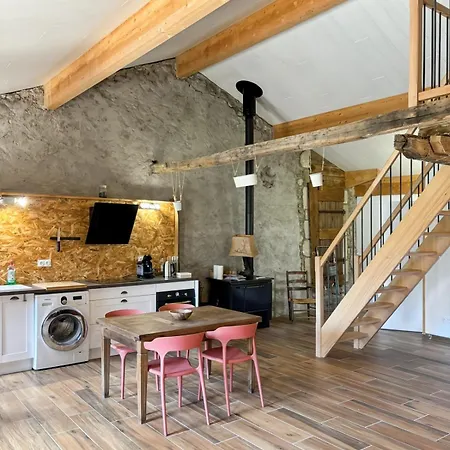 En Pierre Renove - Cantal Authentique Semesterbostad Pers